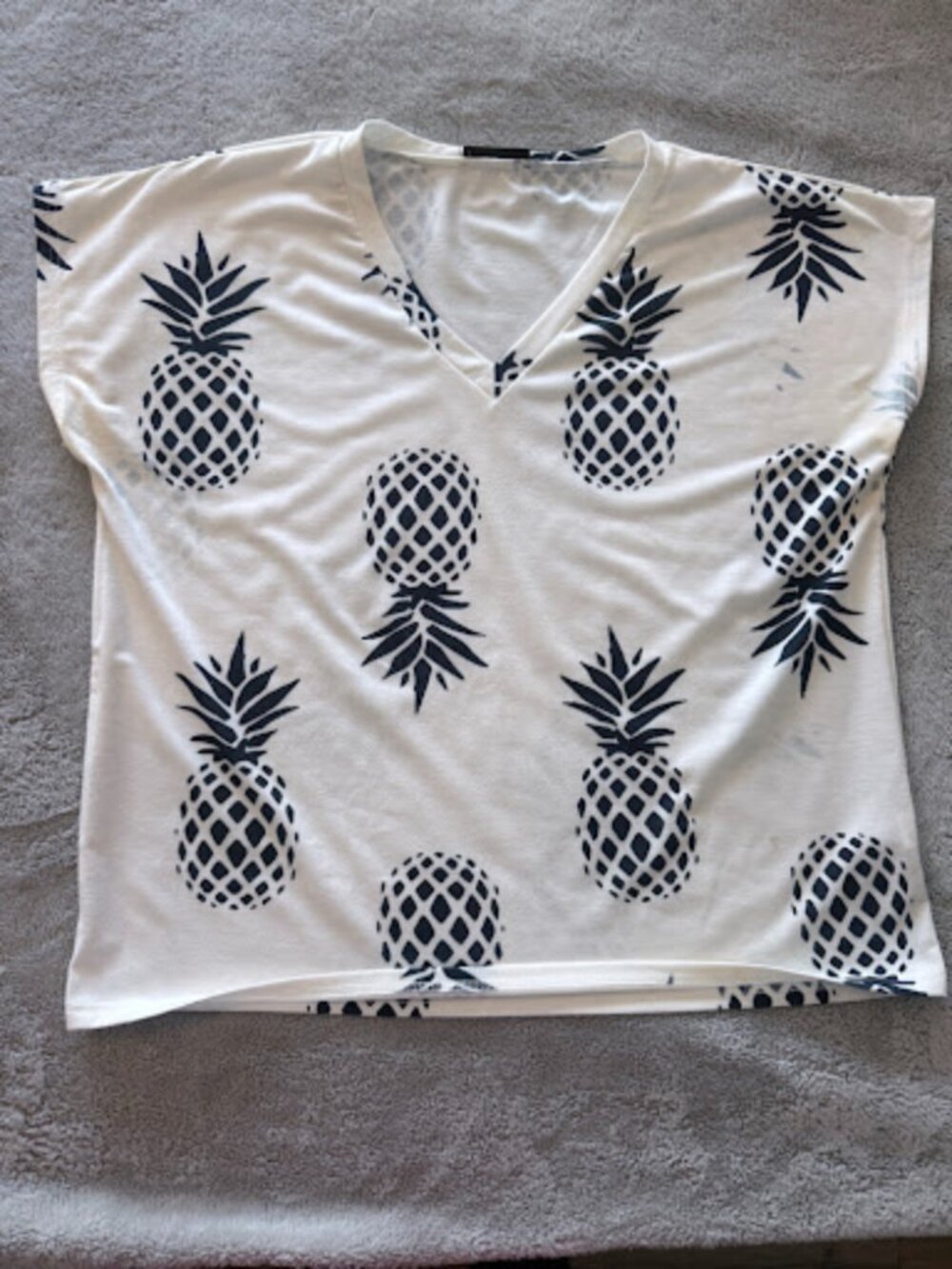 Izuria White & Black Pineapple Print V-Neck Graphic T-Shirt Boxy Tee Size L